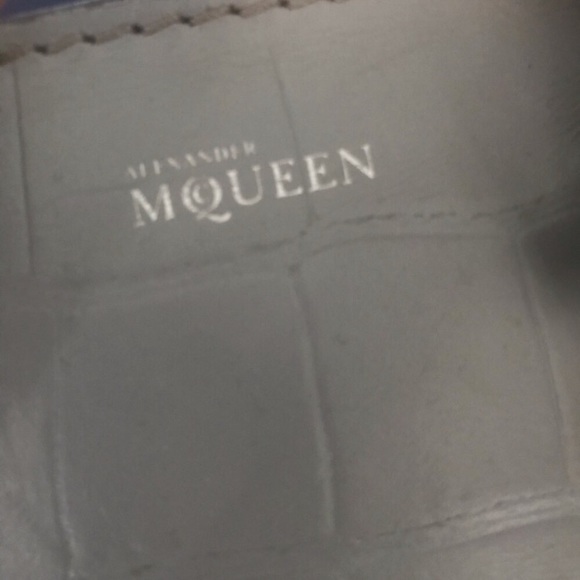 Authentic Alexander McQueen Skull Mini Bag in Grey Croc Leather - Picture 6 of 12